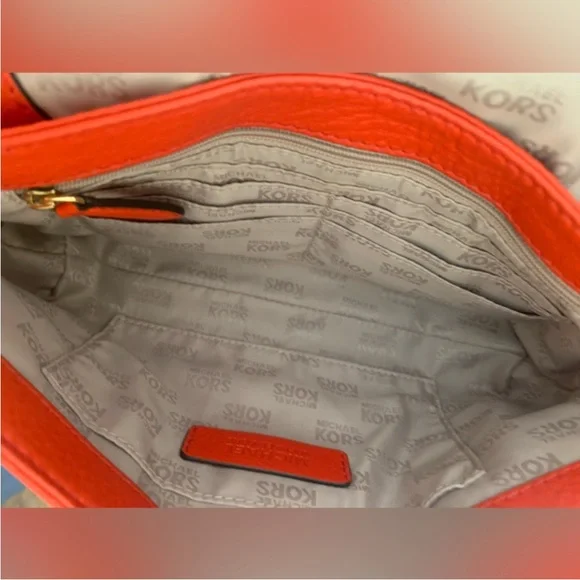 Michael Kors Chili Red Fulton
Small Shoulder Flap Bag new - Picture 4 of 10